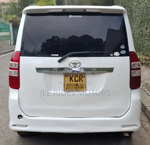 Toyota Noah 2011
