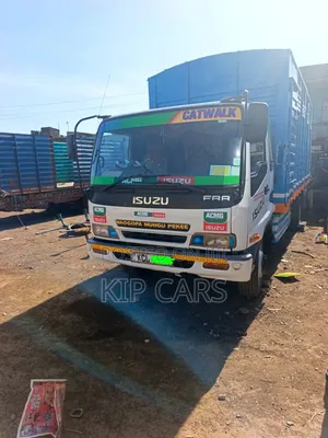 Isuzu FRR 33 Closed Body Truck