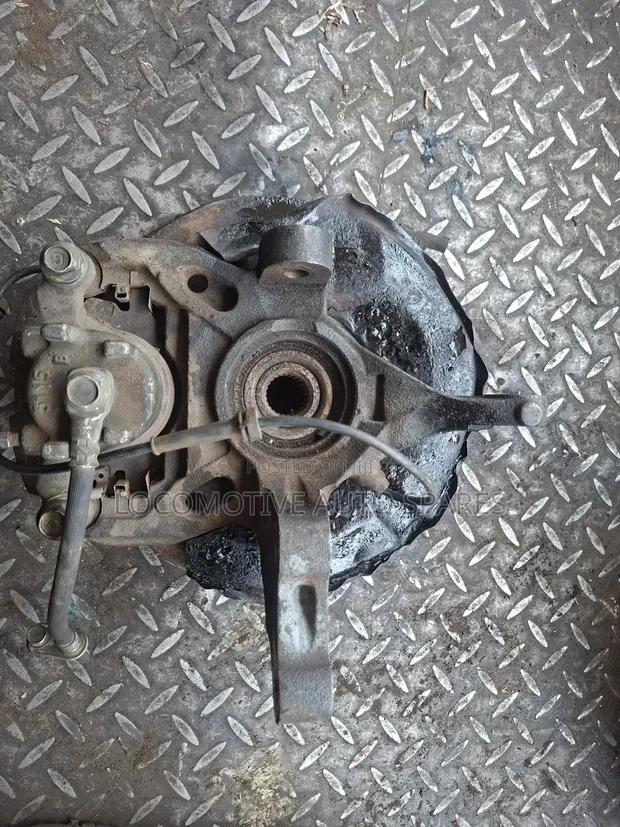 Complete Front Hub Mitsubishi Colt (Used) - 1