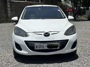 Mazda Demio 2014 Nyeupe