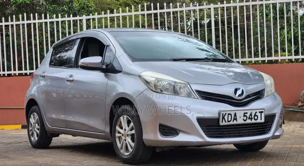 Toyota Vitz 2013 Silver - 1