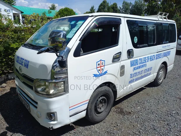 Toyota HiAce 2012 - 1