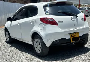 Mazda Demio 2014 Nyeupe