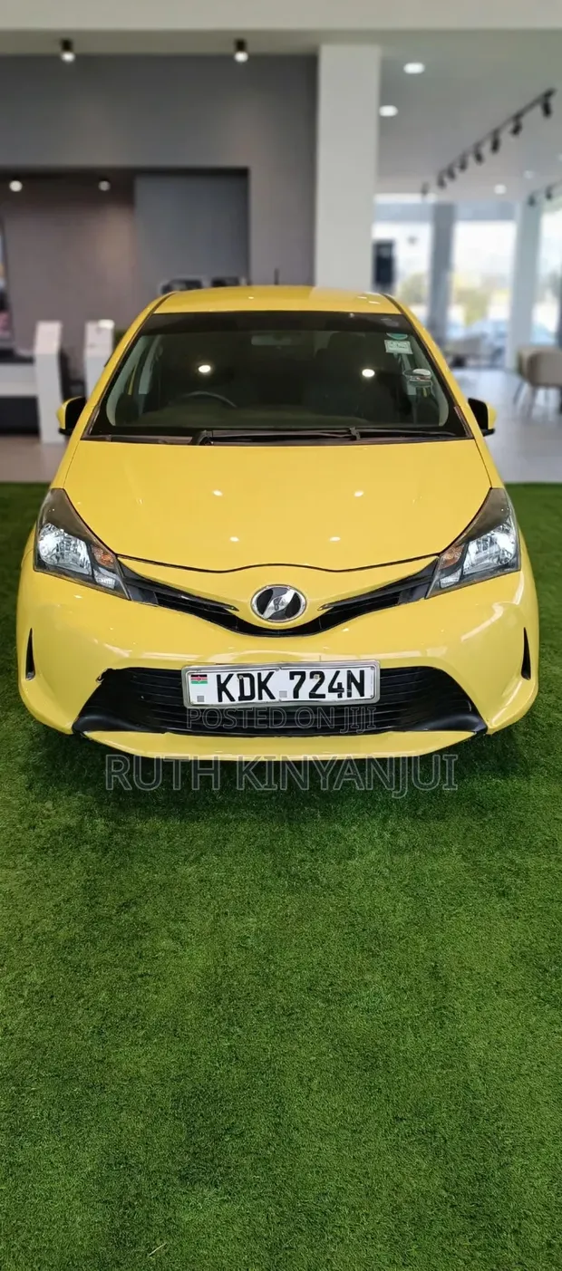 Toyota Vitz 2015 Yellow - 1