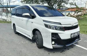 Toyota Noah GS 2017 Nyeupe