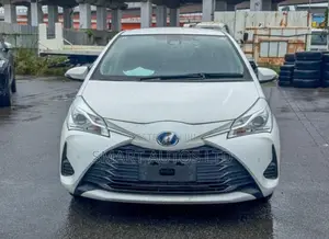 Toyota Vitz 1.5 FWD Hybrid 2019 White