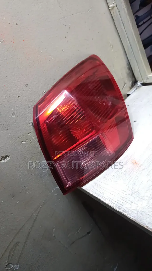Nissan Dualis 2010 Tail Light - 1