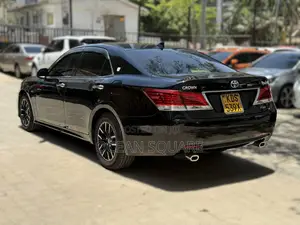 Toyota Crown 2016 Black