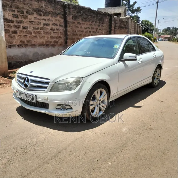 2011 Mercedes-Benz C300 Luxury Sedan - 1