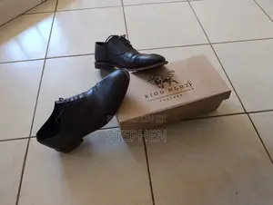 Vatu vya Ngozi vya Oxford vya Wanaume - Size 42