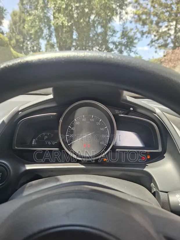 Mazda Demio 2019 Nyeupe - 1
