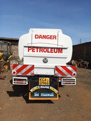 Isuzu FRR Lorry with Fuel Tank