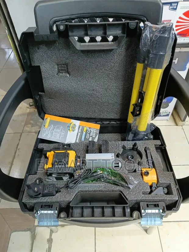 DeWalt 16-Line 4D Self-Leveling Green Laser Level Kit - 1