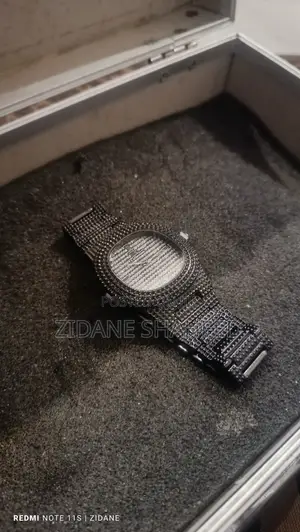 Jesou Collection Páve Diamond-Styled Quartz Watch ya Kifahari