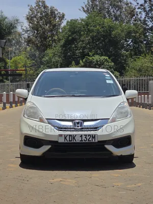 Honda Fit Shuttle Hybrid 2015 White