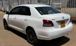 Toyota Belta 2010 Nyeupe - 2