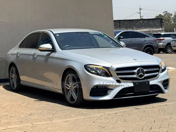 Mercedes-Benz E200 2019 Silver - 1
