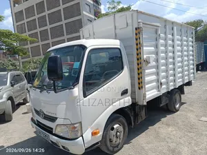 Toyota Dyna Food Truck - 2014