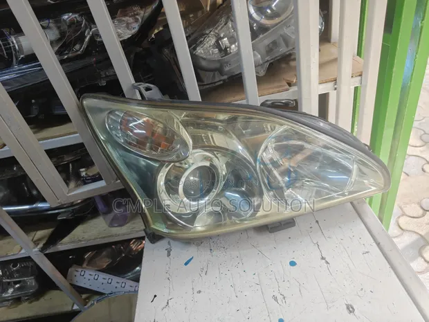 Toyota Harrier 240 Headlight - Clean, Ex-Japan - 1