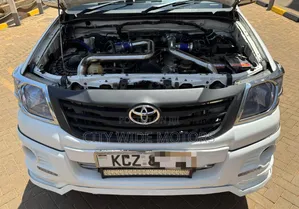 Toyota Hilux 2012 Nyeupe