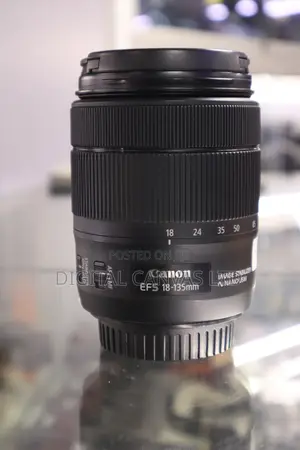 Canon EF-S 18-135mm f/3.5-5.6 IS USM Lens