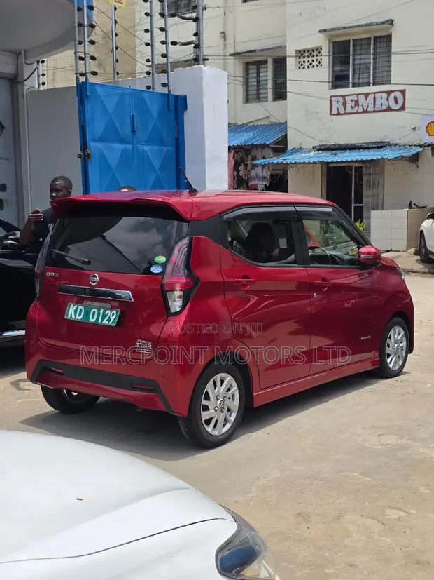 Nissan Dayz Highway Star 2019 Nyekundu - 1