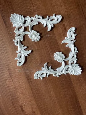 Decorative Wainscot Corner Flowers