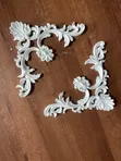 Decorative Wainscot Corner Flowers - 2