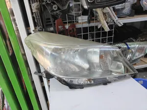 Mwangaza wa Mbele wa Toyota Vitz Jewella 2010/2012