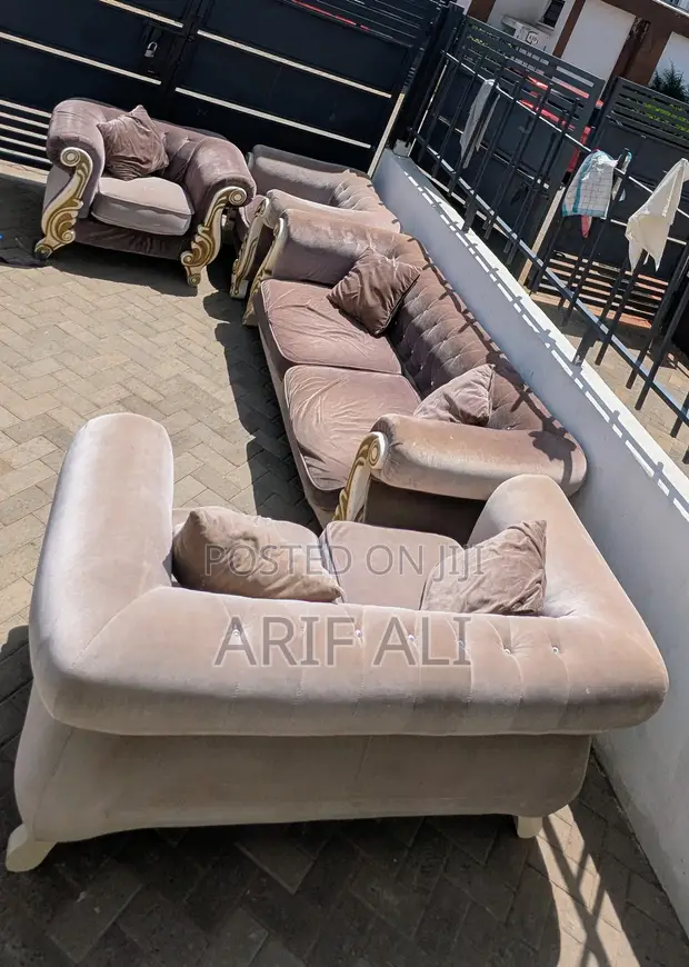 Royal Antique Sofa Set - 1