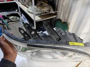 Taa ya Mbele ya Toyota Vanguard Xenon - Imetumika