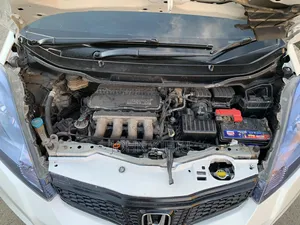 Honda Fit 2013 Rangi ya L Pearl