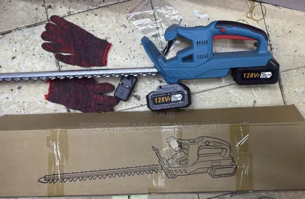 Makita Cordless Hedge Trimmer - 1