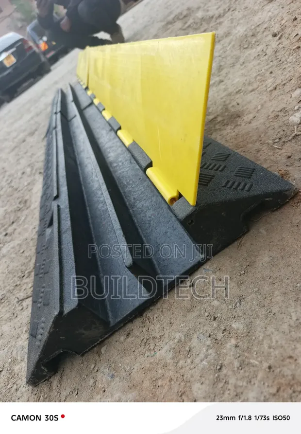 Heavy Duty 2-Channel Cable Protector Ramp - 1