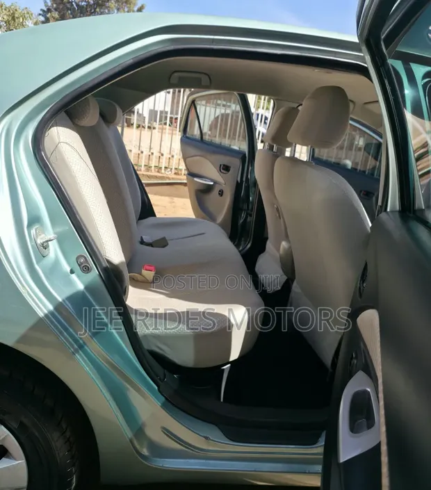 Toyota Belta 2008 Silver - 1