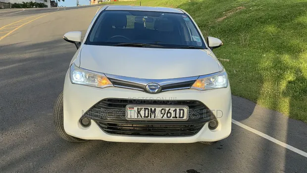 Toyota Corolla Fielder 1.5 Hybrid FWD 2016 White - 1