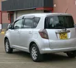 Toyota Ractis 2010 Nyeupe - 5