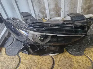 Mazda 3 Axela RHS Xenon Headlight (Japan Import)