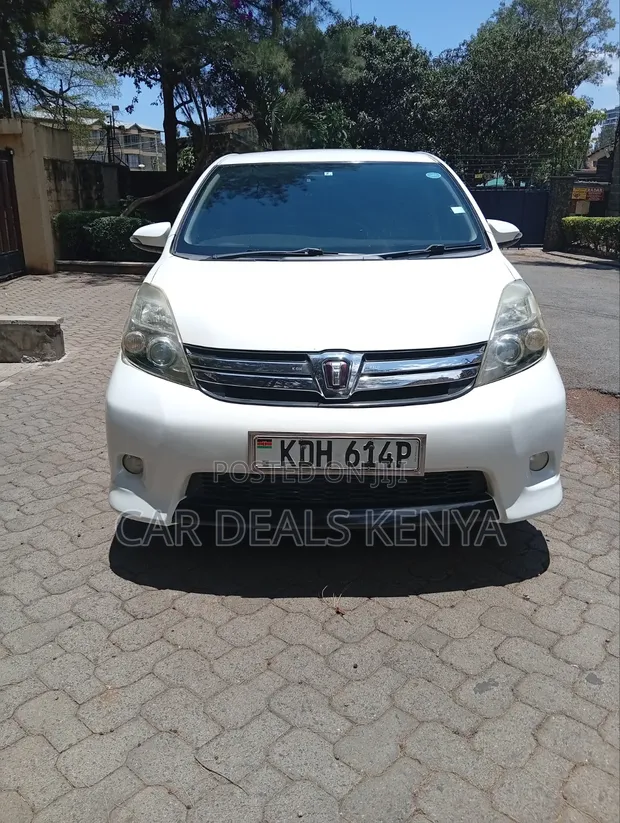 Toyota Isis 1.8L 2WD 2014 White - 1