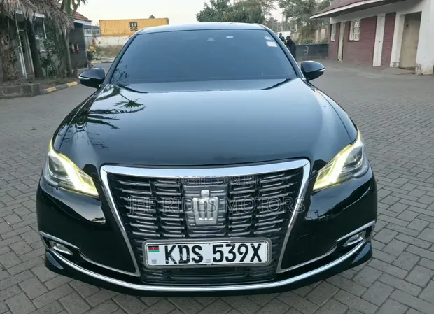 Toyota Crown Royal 2016 Nyeusi Matt - 1