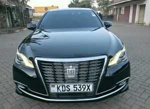 Toyota Crown Royal 2016 Nyeusi Matt