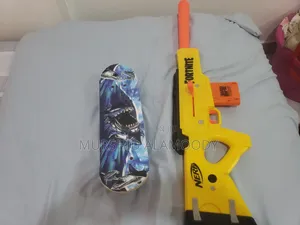 Kifurushi cha Vichezeo: Bodi ya Kuteleza ya Watoto na Nerf Gun ya Kuonyesha