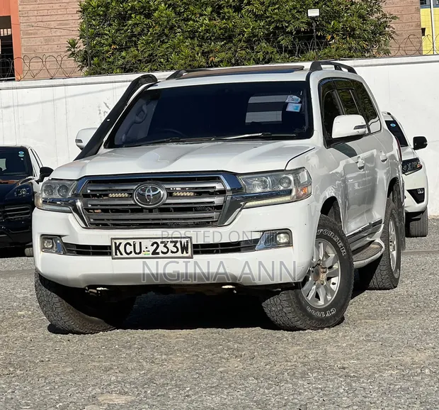 Toyota Land Cruiser 2012 Nyeupe - 1