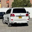 Toyota Land Cruiser 2012 Nyeupe - 2