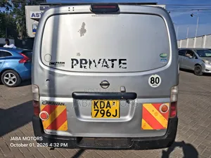 Nissan Caravan (Urvan) 2012 Nyeupe