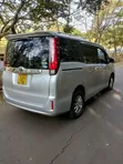 Toyota Noah 2016 Nyeupe - 2