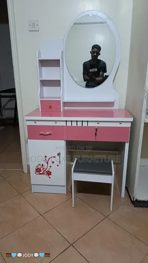 Jedwali la Kisasa la Kujipodoa Jipya na Kioo, Droo, Rafu na Kiti