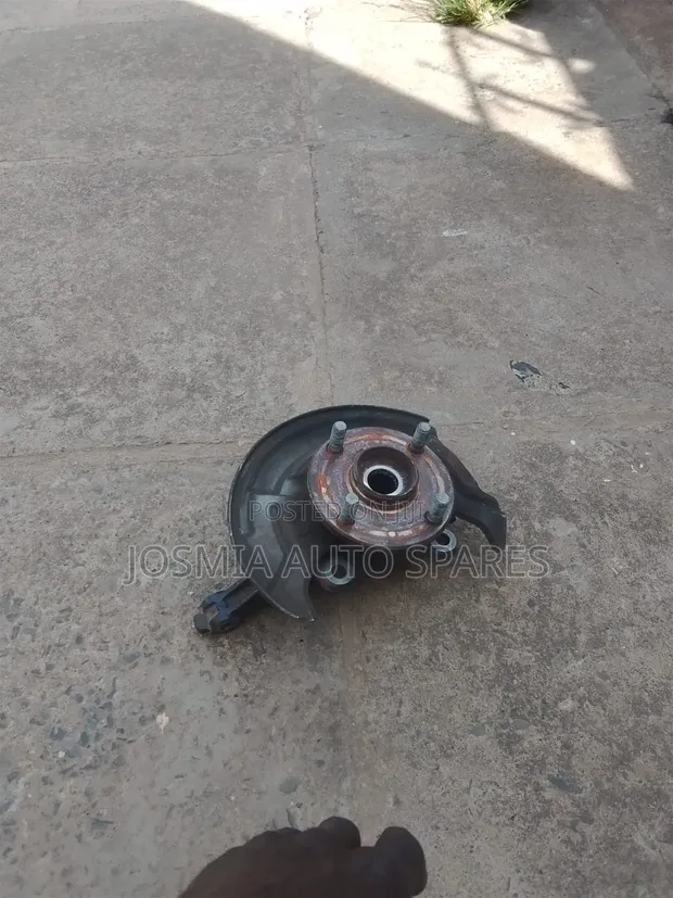 Daihatsu Mira Front Hub (Used) - 1