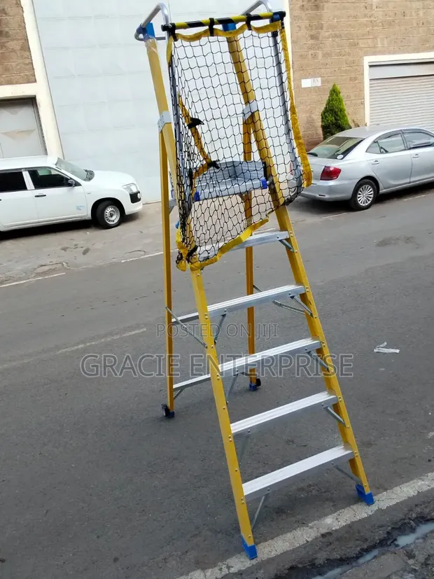 Heavy-Duty Fiberglass Platform Ladder - Titan - 1