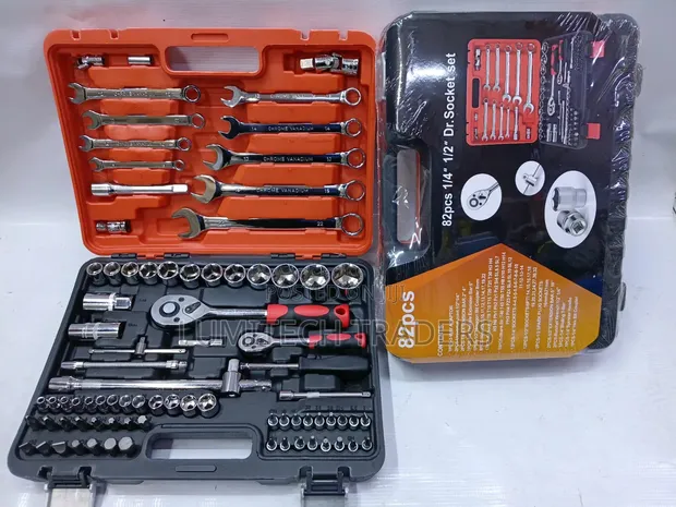 82-Piece Dr Socket Set - 1